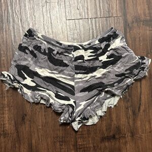 Random Hearts Camo Ruffle Shorts girls 14